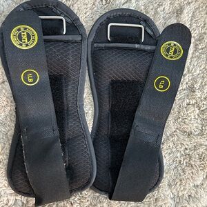 Ankle Weights TNT Pair 1lbs Adjustable Weights Used in Good Condition